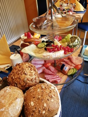 reichhaltiges_Etagerenfruehstueck